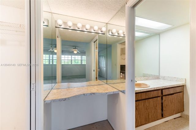 605 Oaks Drive 607, Pompano Beach, FL 33069