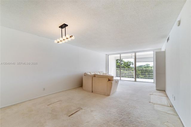 605 Oaks Drive 607, Pompano Beach, FL 33069