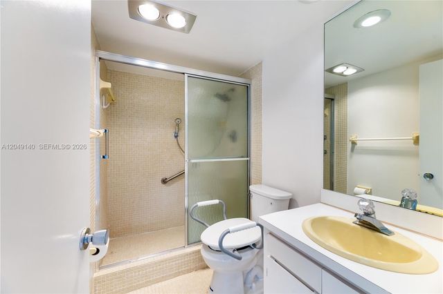605 Oaks Drive 607, Pompano Beach, FL 33069