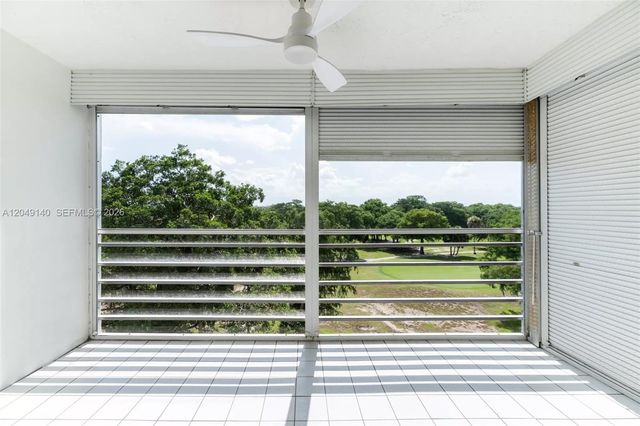 605 Oaks Drive 607, Pompano Beach, FL 33069