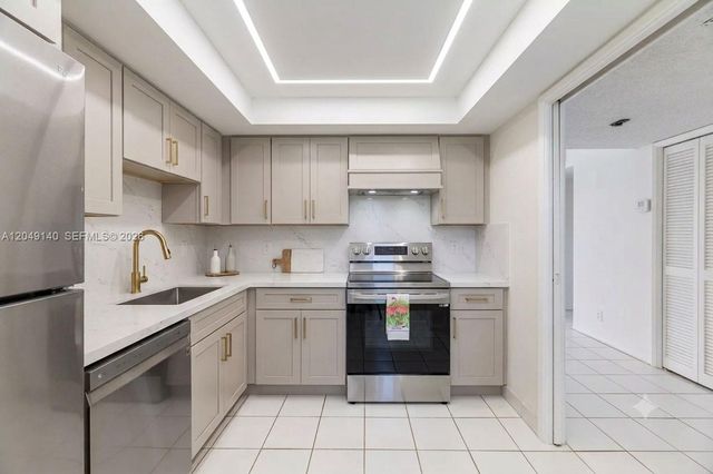 605 Oaks Drive 607, Pompano Beach, FL 33069