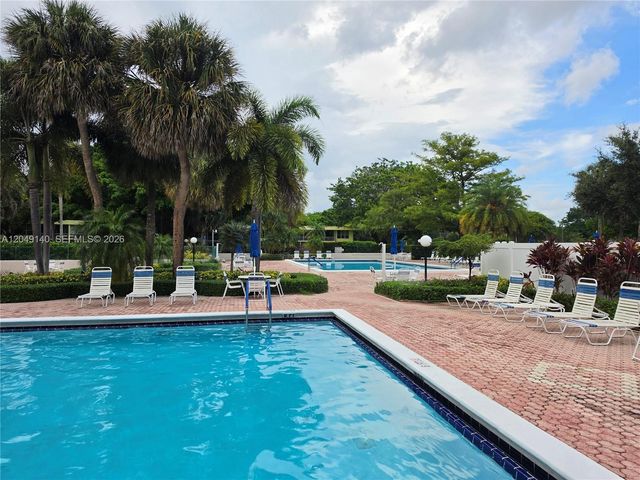 605 Oaks Drive 607, Pompano Beach, FL 33069