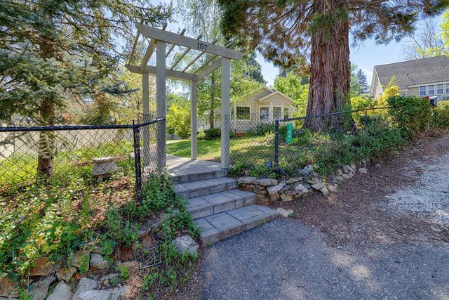 157 Apple Ave, Grass Valley, CA 95945