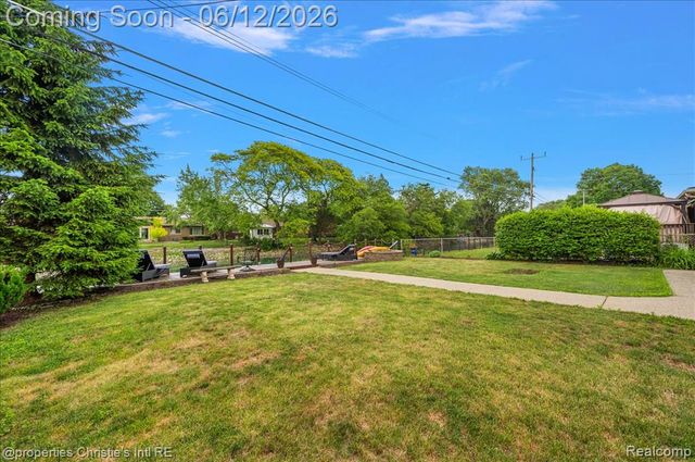 23237 Robert John Street, Saint Clair Shores, MI 48080
