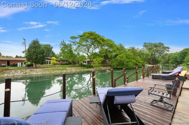 23237 Robert John Street, Saint Clair Shores, MI 48080
