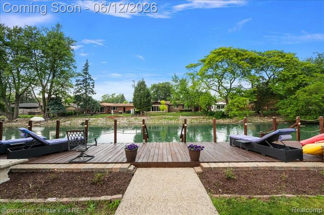 23237 Robert John Street, Saint Clair Shores, MI 48080