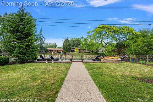 23237 Robert John Street, Saint Clair Shores, MI 48080