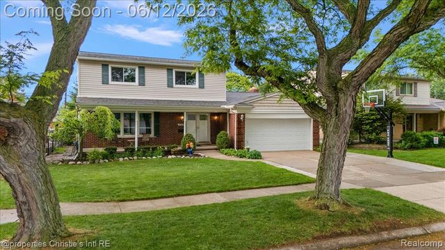 23237 Robert John Street, Saint Clair Shores, MI 48080