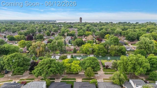 23237 Robert John Street, Saint Clair Shores, MI 48080