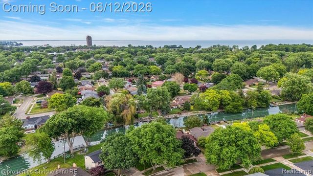 23237 Robert John Street, Saint Clair Shores, MI 48080