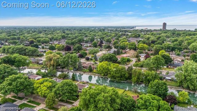 23237 Robert John Street, Saint Clair Shores, MI 48080