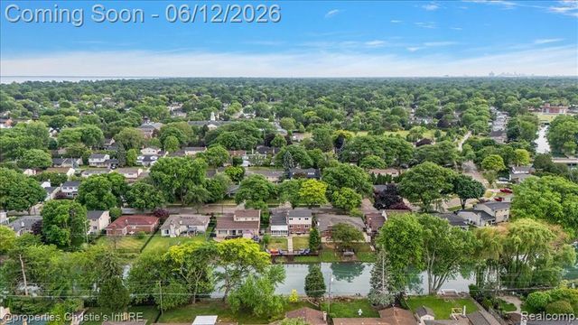 23237 Robert John Street, Saint Clair Shores, MI 48080
