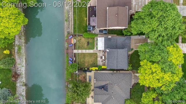 23237 Robert John Street, Saint Clair Shores, MI 48080