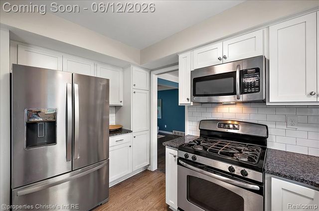23237 Robert John Street, Saint Clair Shores, MI 48080