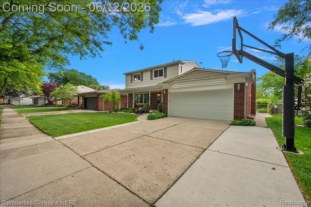 23237 Robert John Street, Saint Clair Shores, MI 48080