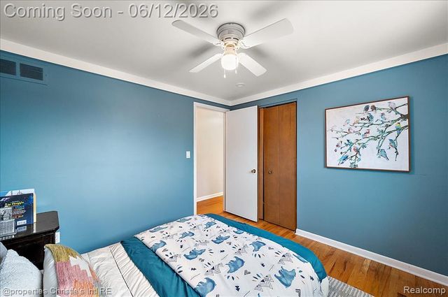 23237 Robert John Street, Saint Clair Shores, MI 48080