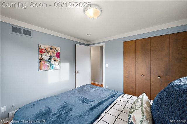 23237 Robert John Street, Saint Clair Shores, MI 48080