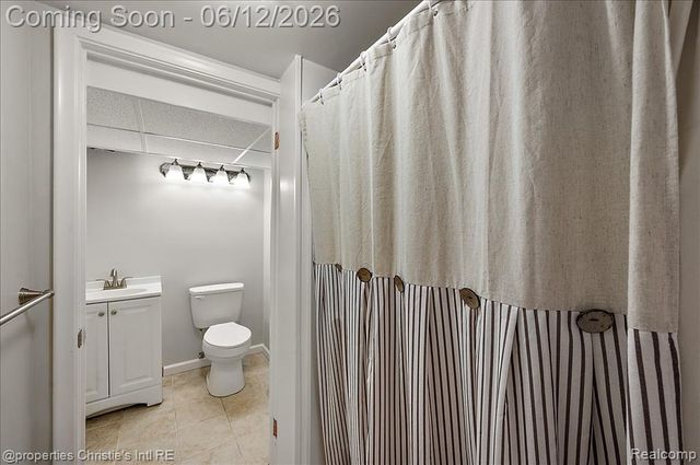 23237 Robert John Street, Saint Clair Shores, MI 48080