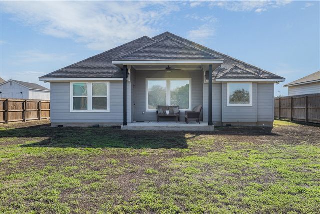 221 Brazos Bend, Snook, TX 77878
