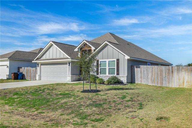 221 Brazos Bend, Snook, TX 77878