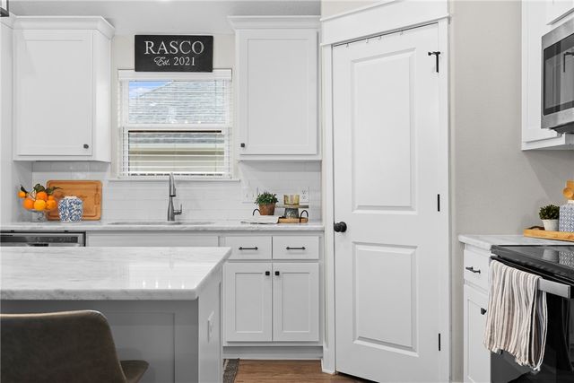 221 Brazos Bend, Snook, TX 77878