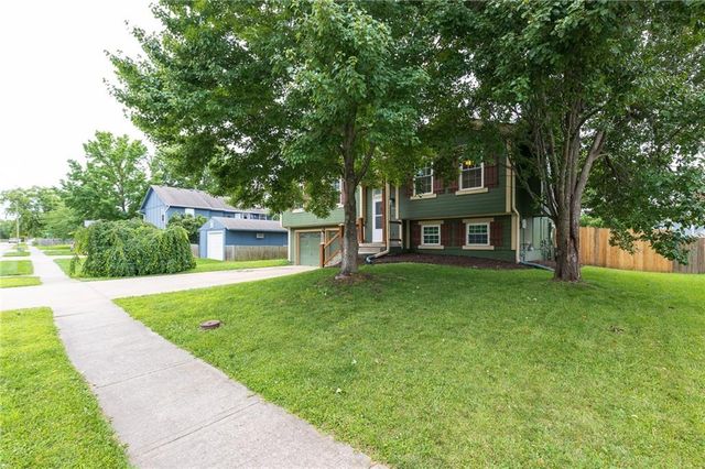 410 Copeland Drive, Greenwood, MO 64034