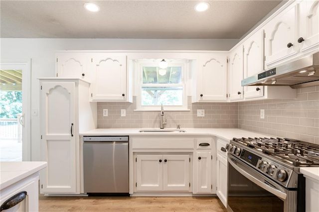 410 Copeland Drive, Greenwood, MO 64034