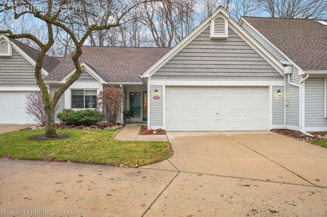 6819 Fox Lane, Waterford Charter Township, MI 48327