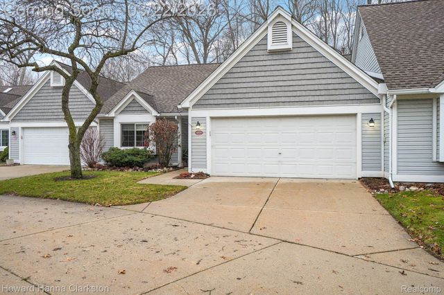 6819 Fox Lane, Waterford Charter Township, MI 48327