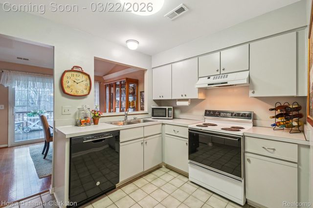 6819 Fox Lane, Waterford Charter Township, MI 48327