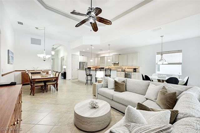 7655 Martino CIR, Naples, FL 34112