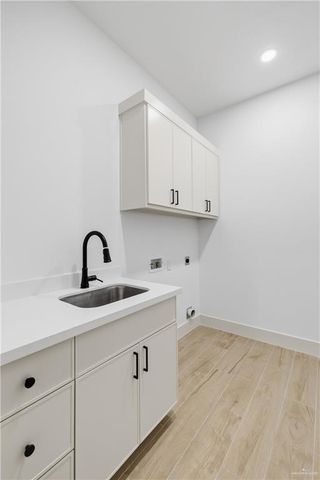 8034 N 48th Lane, Mcallen, TX 78504