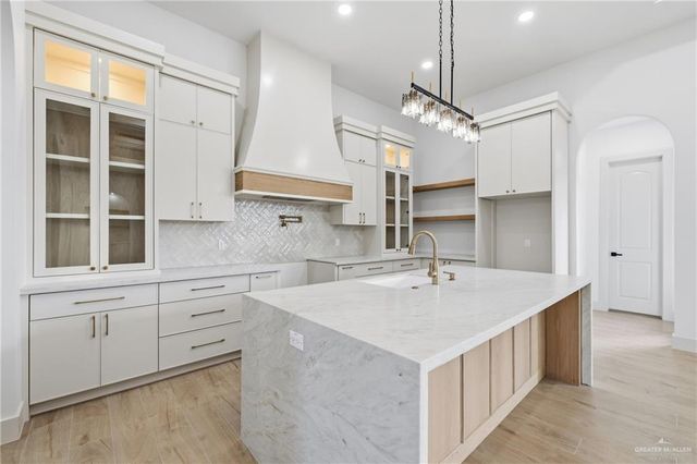 8034 N 48th Lane, Mcallen, TX 78504