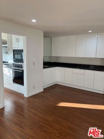 120 S Crescent Drive 305, Beverly Hills, CA 90212