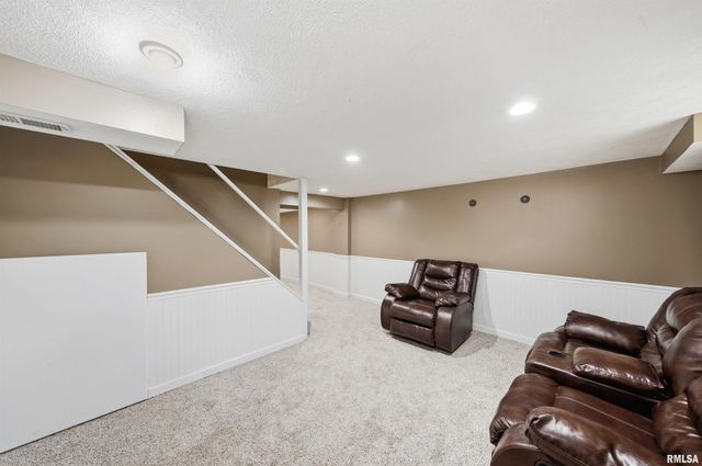 231 W RIDGEMONT Road, Peoria, IL 61614