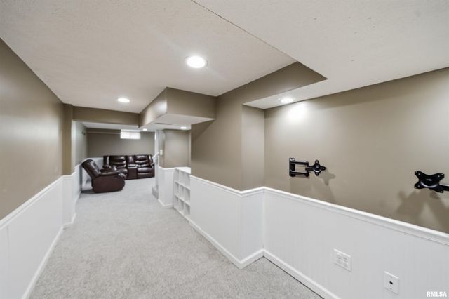 231 W RIDGEMONT Road, Peoria, IL 61614