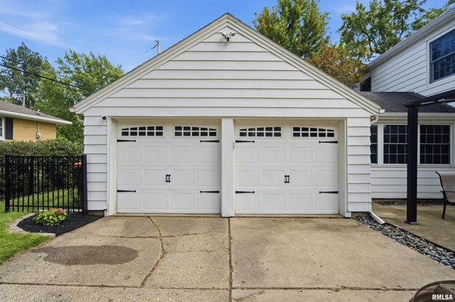231 W RIDGEMONT Road, Peoria, IL 61614