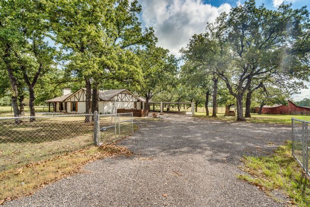 3754 Ft Graham Road, West, TX 76691