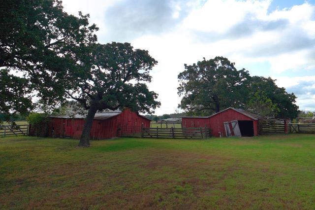 3754 Ft Graham Road, West, TX 76691