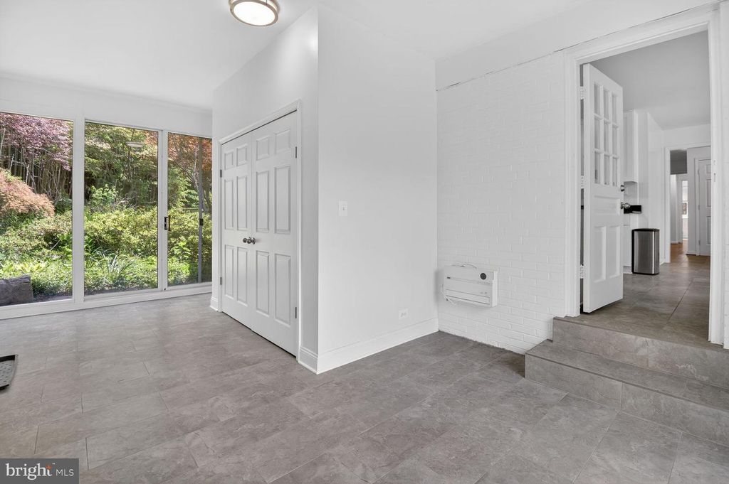 Image 12 of property listing at 13004 CHESTNUT OAK DR, Gaithersburg, MD 20878
