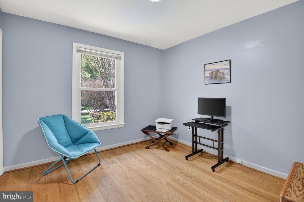 Image 17 of property listing at 13004 CHESTNUT OAK DR, Gaithersburg, MD 20878