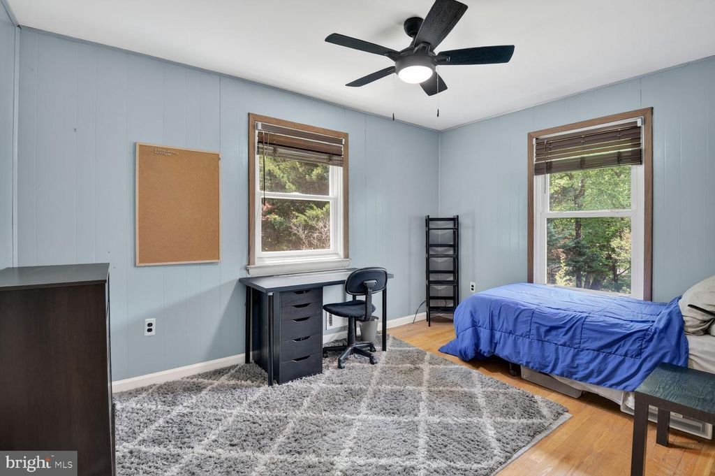 Image 18 of property listing at 13004 CHESTNUT OAK DR, Gaithersburg, MD 20878
