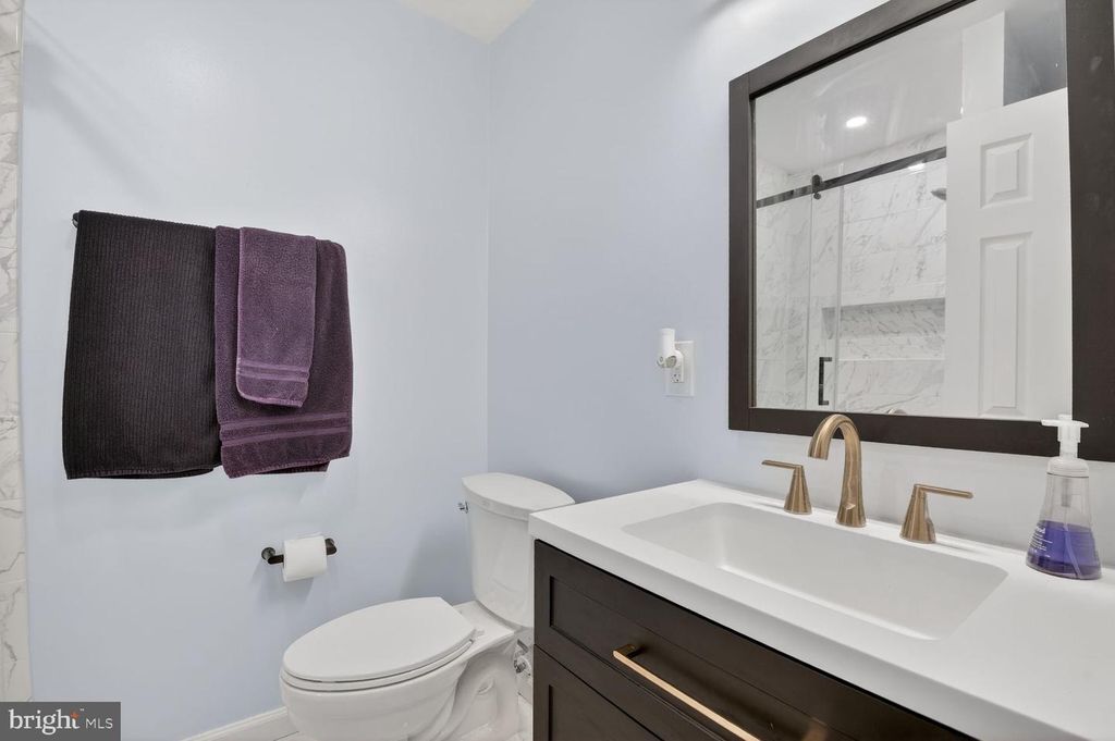 Image 25 of property listing at 13004 CHESTNUT OAK DR, Gaithersburg, MD 20878