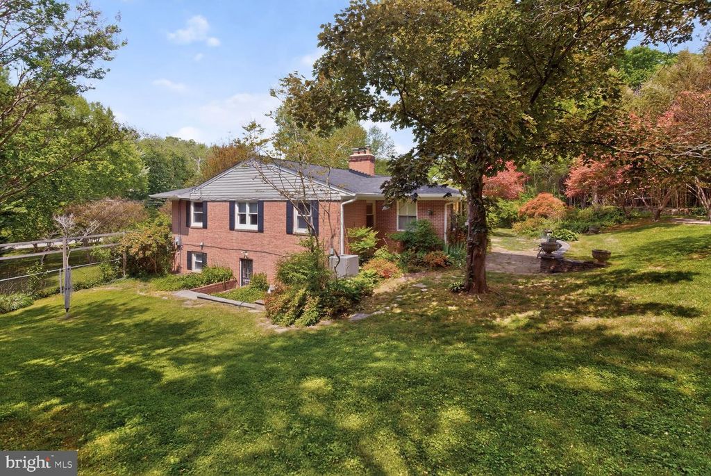Image 28 of property listing at 13004 CHESTNUT OAK DR, Gaithersburg, MD 20878