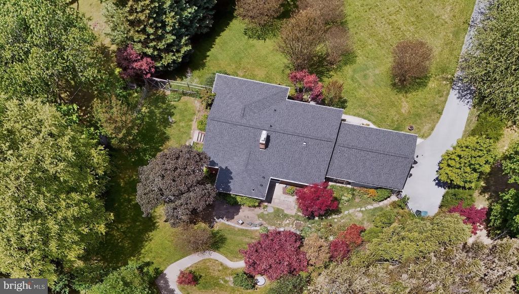Image 34 of property listing at 13004 CHESTNUT OAK DR, Gaithersburg, MD 20878