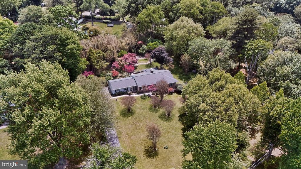 Image 36 of property listing at 13004 CHESTNUT OAK DR, Gaithersburg, MD 20878