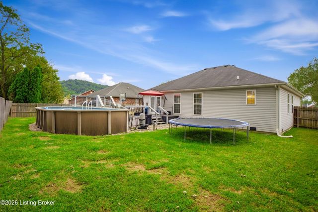 5523 Vevia Pl, Louisville, KY 40272