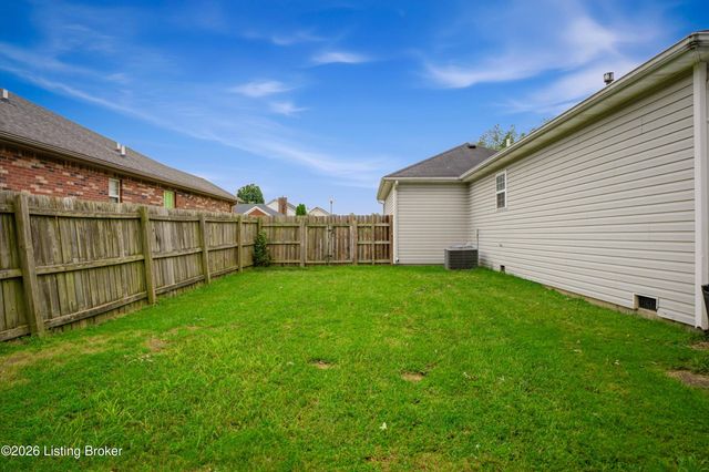 5523 Vevia Pl, Louisville, KY 40272