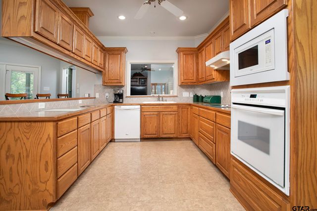 11831 Smallwood Dr, Flint, TX 75762