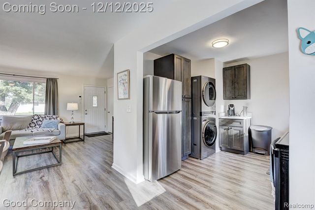 21900 Eastwood Street, Oak Park, MI 48237